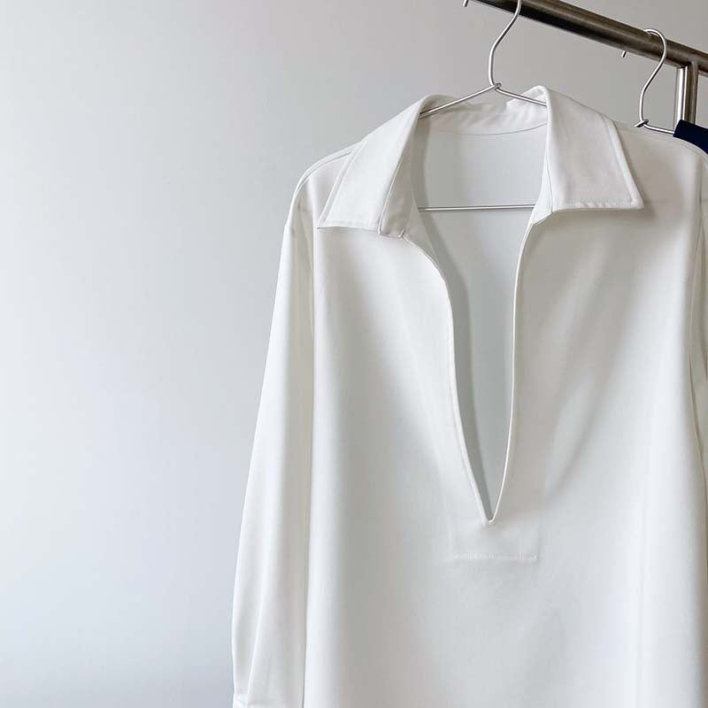 Chemise Femme Col V à Manches Longues – Légère & Élégante