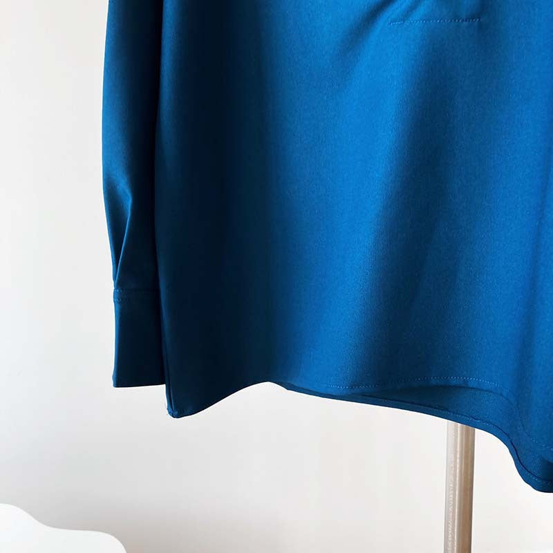 Chemise Femme Col V à Manches Longues – Légère & Élégante
