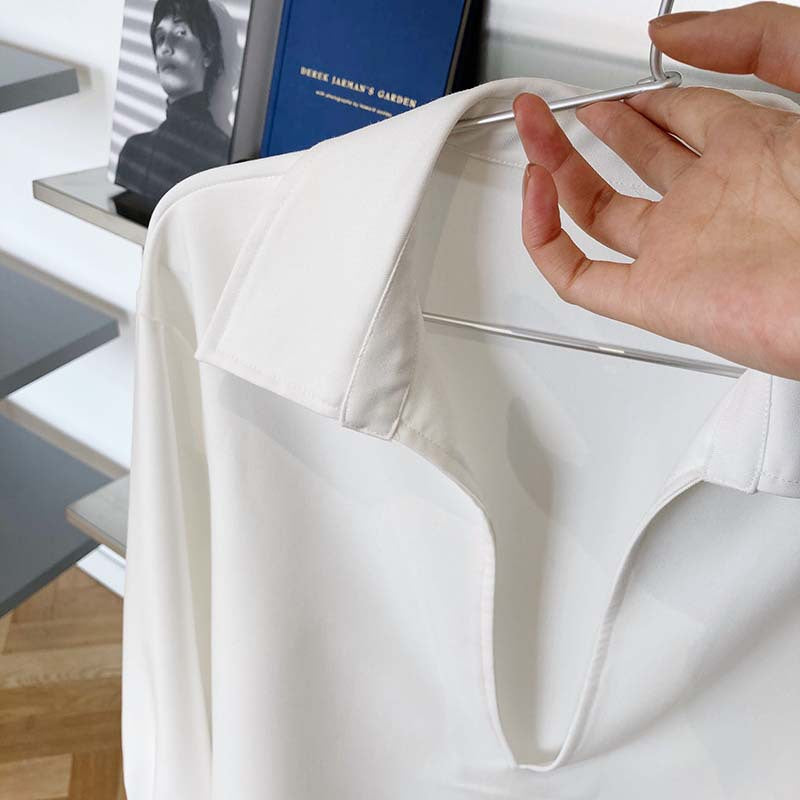 Chemise Femme Col V à Manches Longues – Légère & Élégante