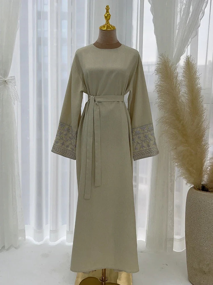 Abaya Longue Brodée à Fleurs – Caftan Élégant pour l'Aïd & les Fêtes