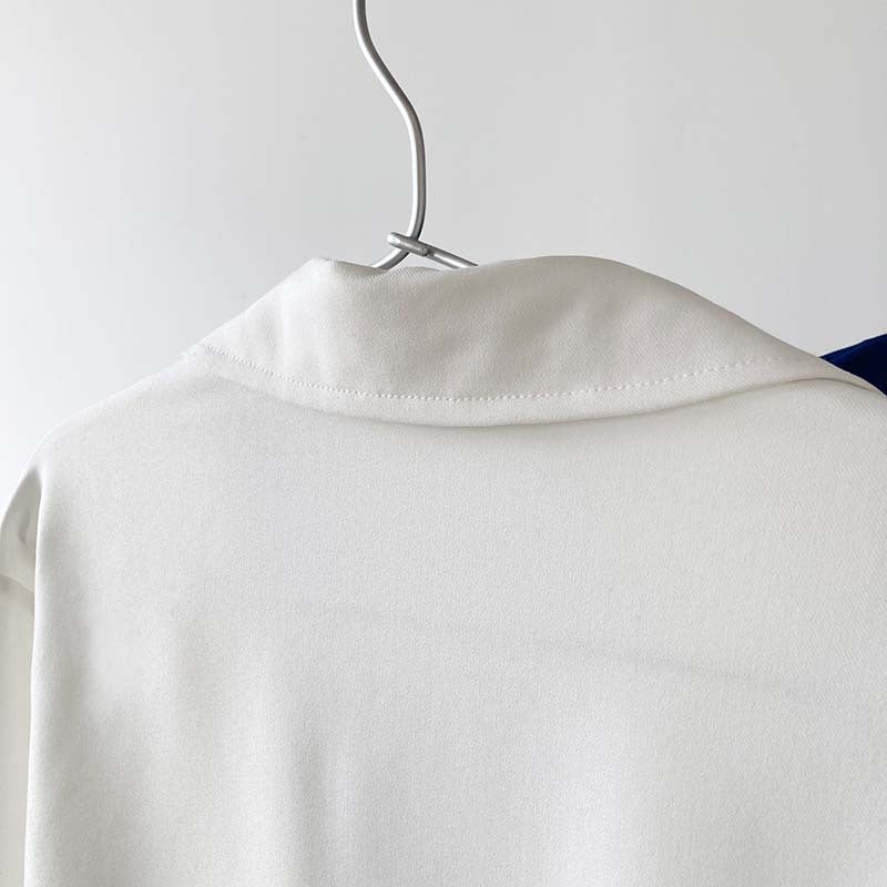 Chemise Femme Col V à Manches Longues – Légère & Élégante