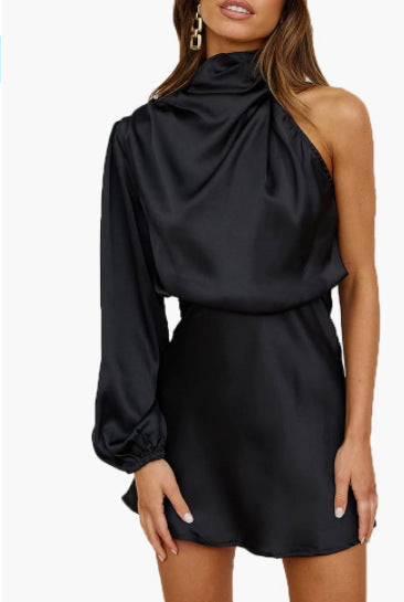 Robe Courte en Satin à Manches Longues – Col Montant & Boutons d'Épaule