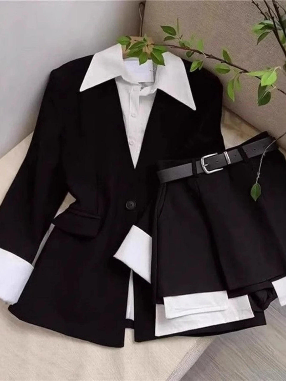 Tailleur jupe femme blazer et mini-jupe