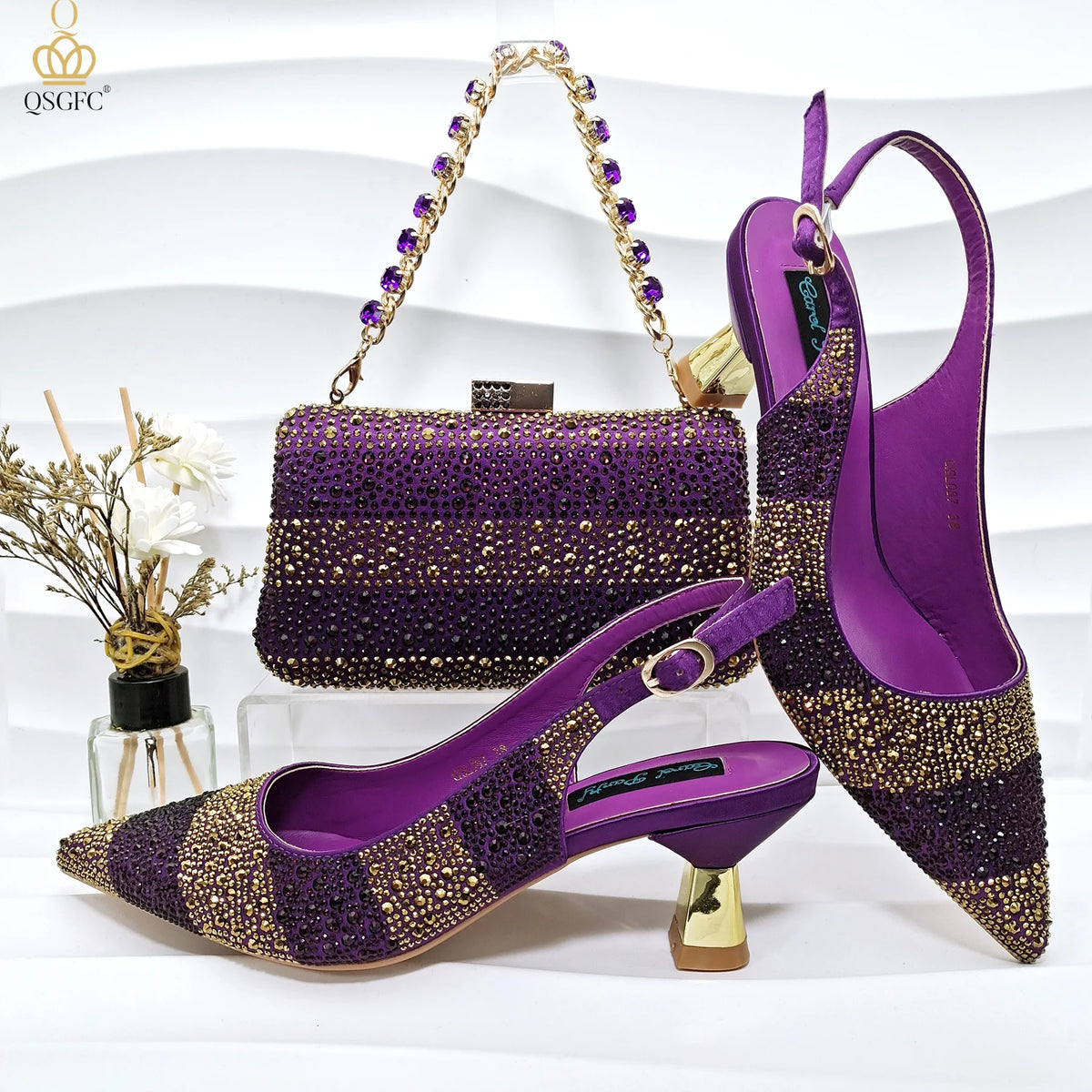 Ensemble sac à main et chaussures à talons assortis
