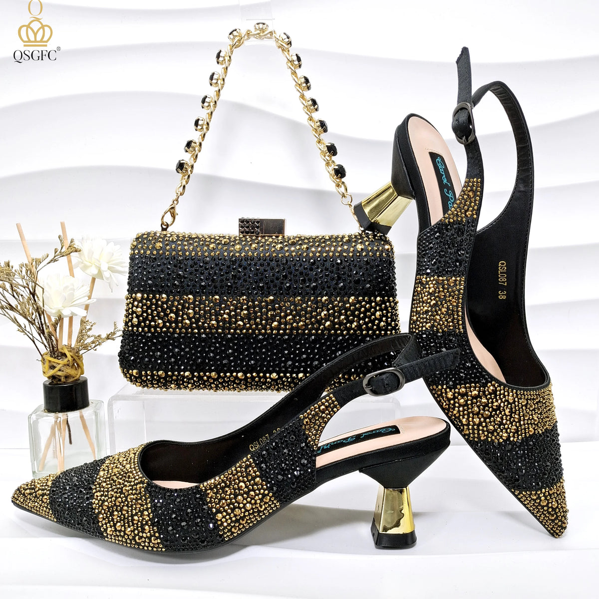Ensemble sac à main et chaussures à talons assortis
