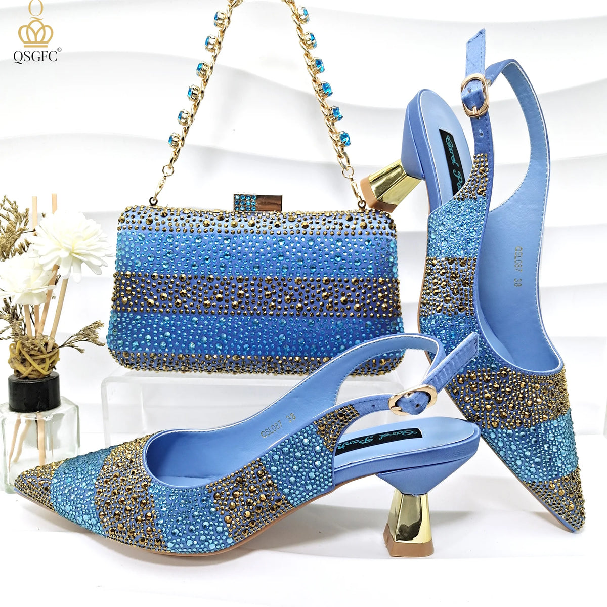 Ensemble sac à main et chaussures à talons assortis
